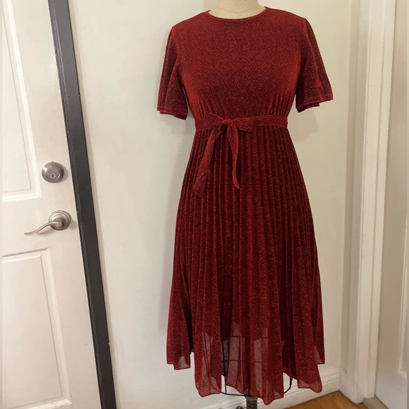 FLUTTER SLEEVE SELF BELTED PLEATED GLITTER DRESS - Picture 4 of 11